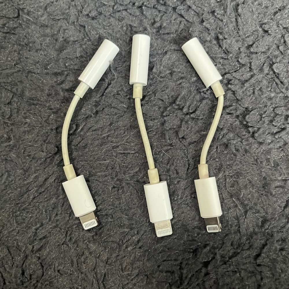 Apple headphone jacks